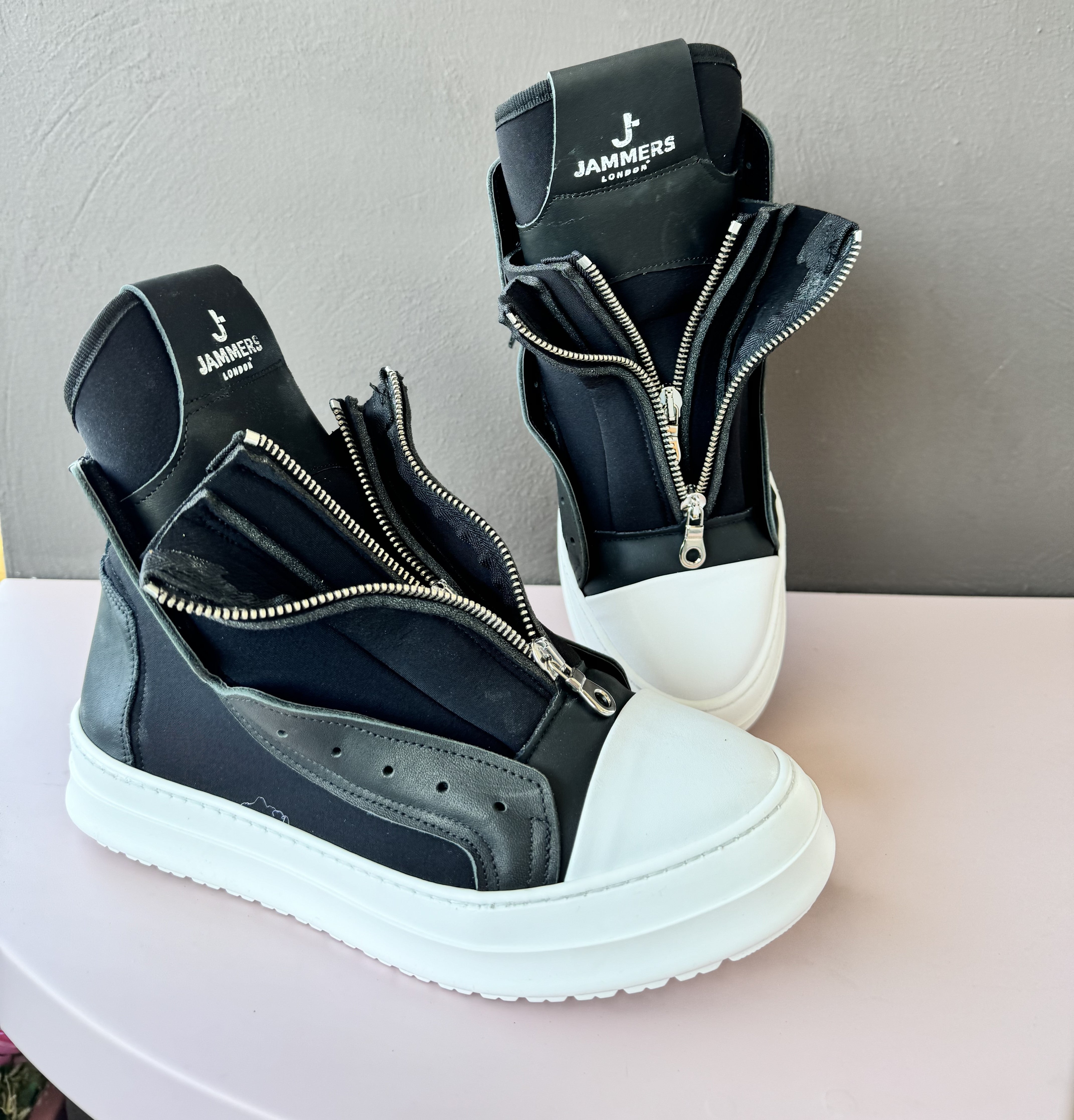 Sneakers con zip centrale - Amanda SS25
