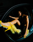 Sandalo con piume in camoscio giallo - Plume SS25