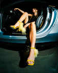 Sandalo con piume in camoscio giallo - Plume SS25