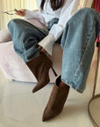 Stivaletto a punta con tacco in camoscio - MRS FEDERICA LOW