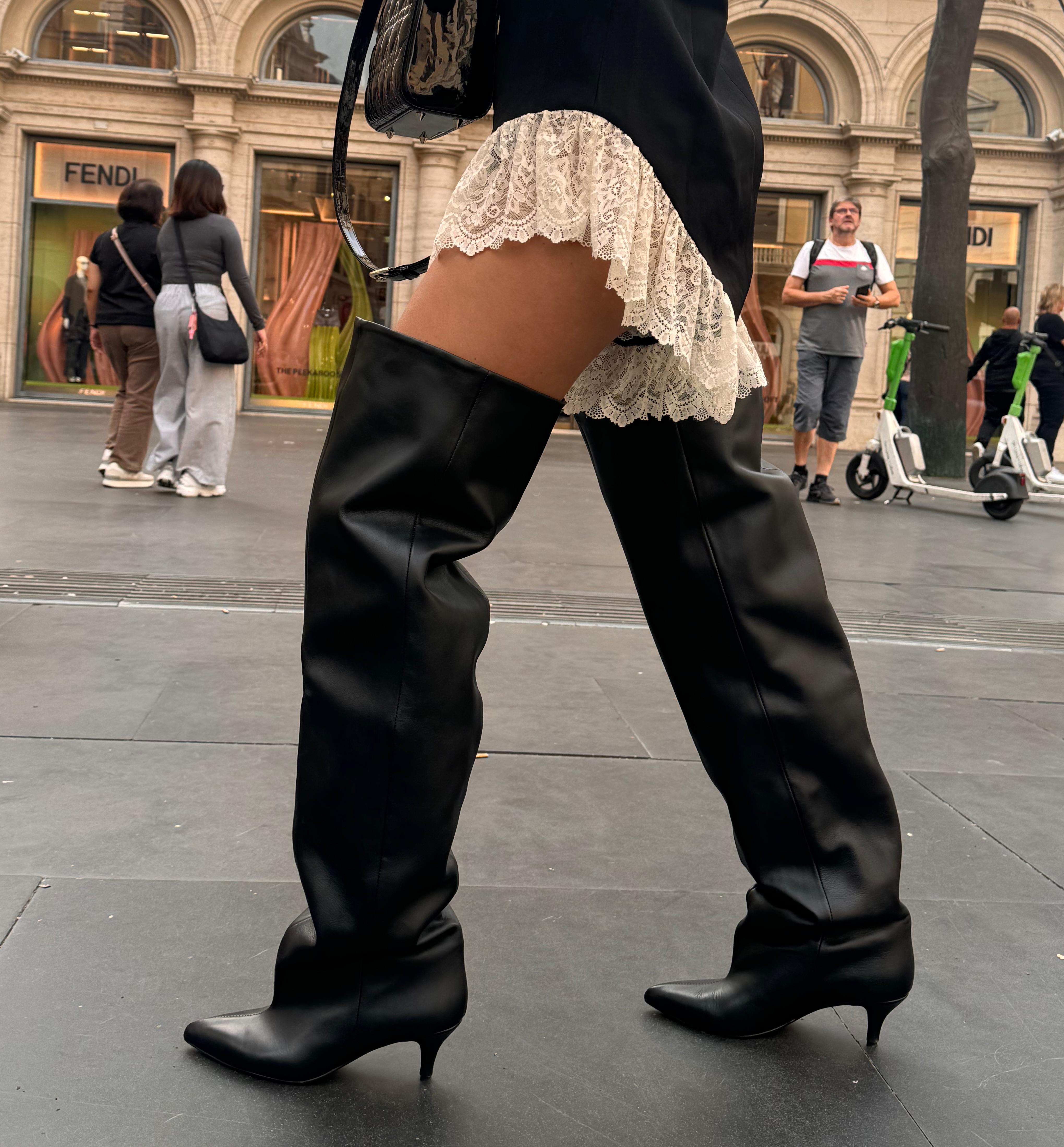 Stivale alto al ginocchio con tacco in pelle nero Mersia