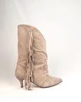 Stivaletto con piega e frange in camoscio taupe - Suele fringe New