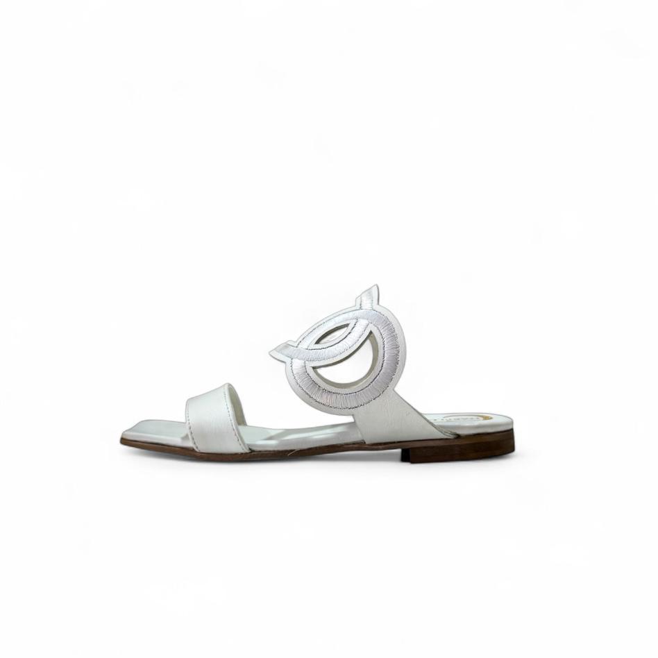 Ciabatta con fascia geometrica - Particular SS25