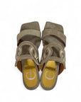 Ciabatta con fascia geometrica - Particular SS25