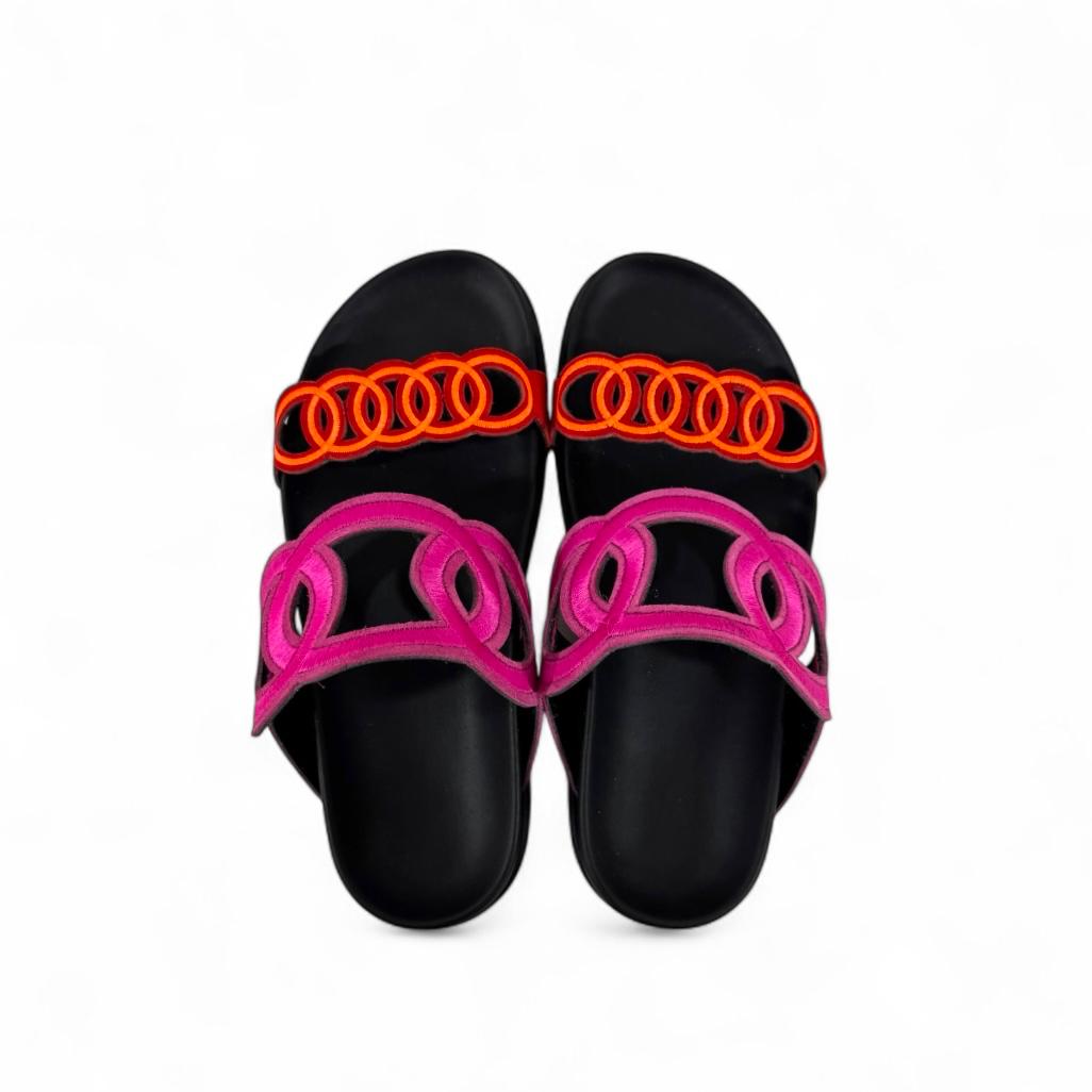 Ciabatta con doppie fasce geometriche in pelle - Grove SS25