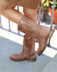 Stivaletto con bande laterali in pelle taupe - Marty low
