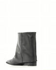 Stivaletto a punta con piegone in pelle - Ami