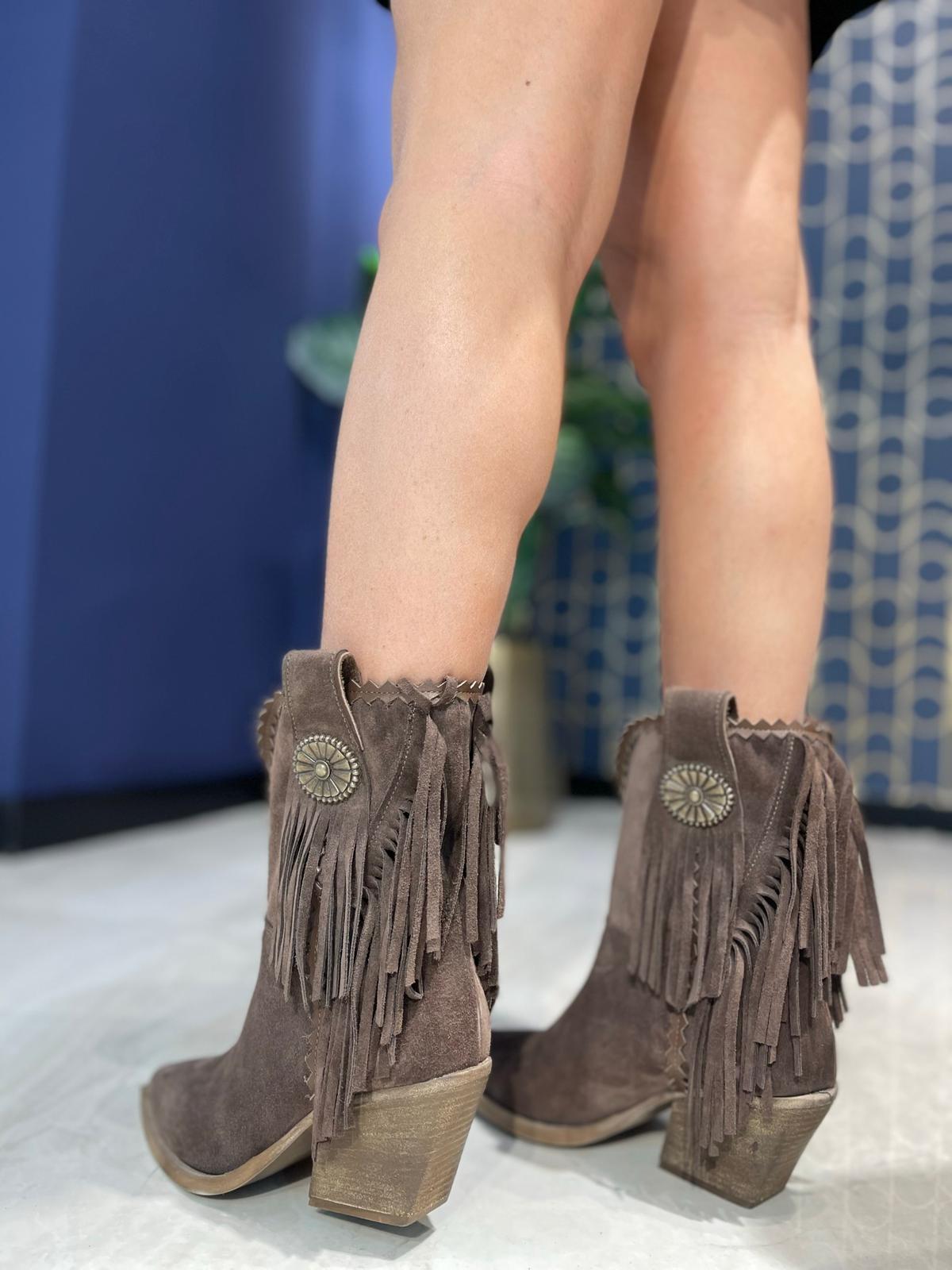 Outfit Con Camperos Estivi Camoscio Stivali Texani Camoscio Estivi