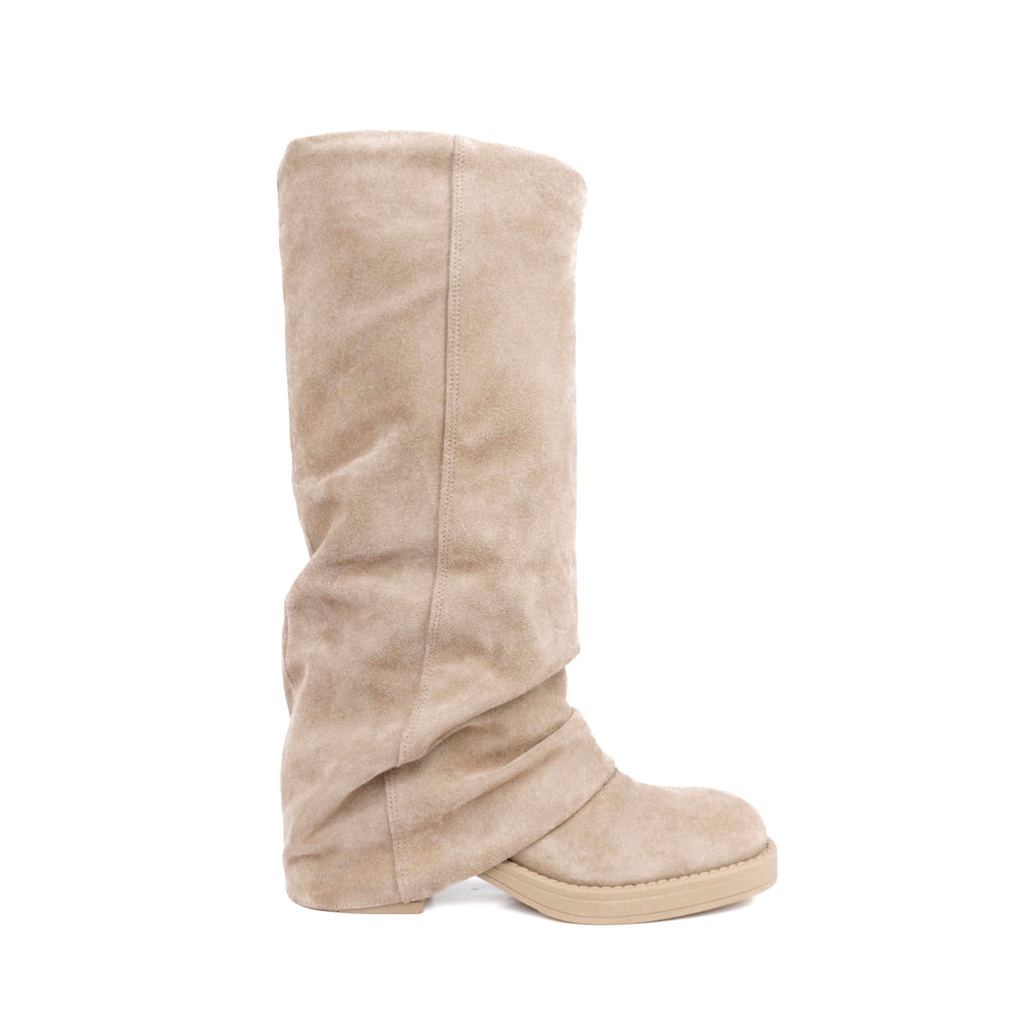 CUSHIONAIRE Stivaletto Barbi con Tacco Gattino da Donna + Memory Foam, Ampie larghezze Disponibili, Cognac 37 EU