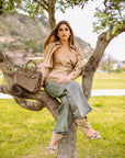 Sandalo con dettagli oro in camoscio taupe - Egypt New SS25