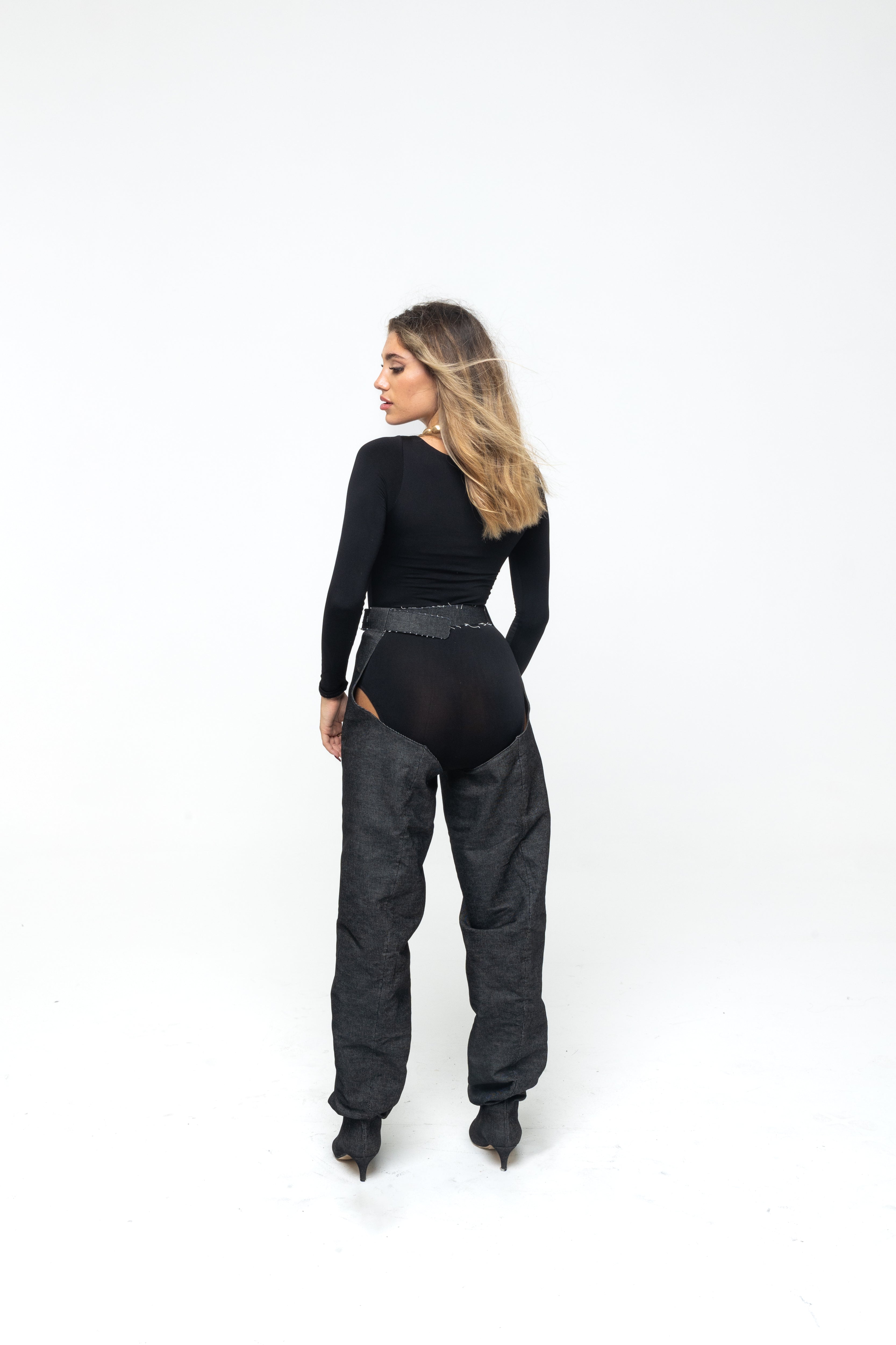 Stivale alto ai fianchi con cintura in jeans nero - ALA BELT