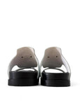 Ciabatta con fasce elaborate in pelle e dettaglio oro - Irma SS25
