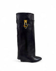 Stivale con piegone in pelle nero e charm oro - Mina