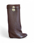 Stivale con piegone in pelle marrone e charm oro - Mina