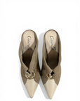 Sabot in camoscio e pelle taupe e dettaglio oro - Charlotte