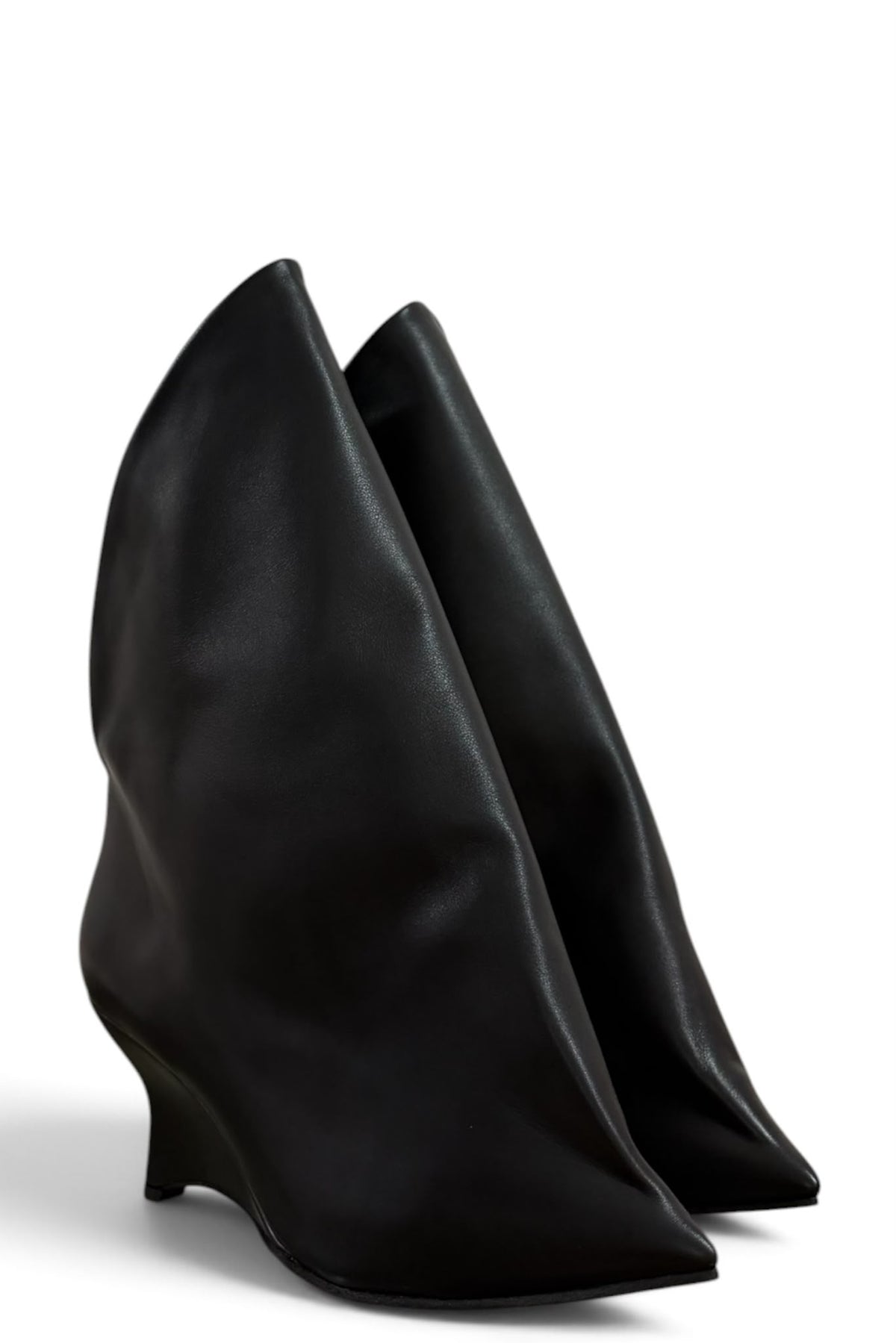 Stivaletto con taglio asimmetrico in pelle nero - Elektra