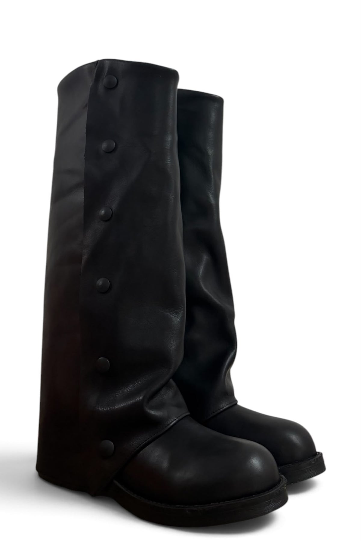 Anfibio in pelle nero con bottoni - Alma