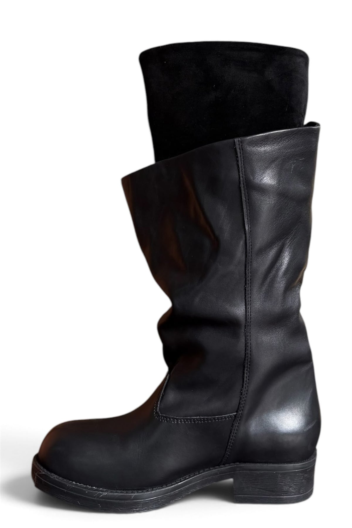 Stivale con punta tonda in pelle e camoscio nero - Aria