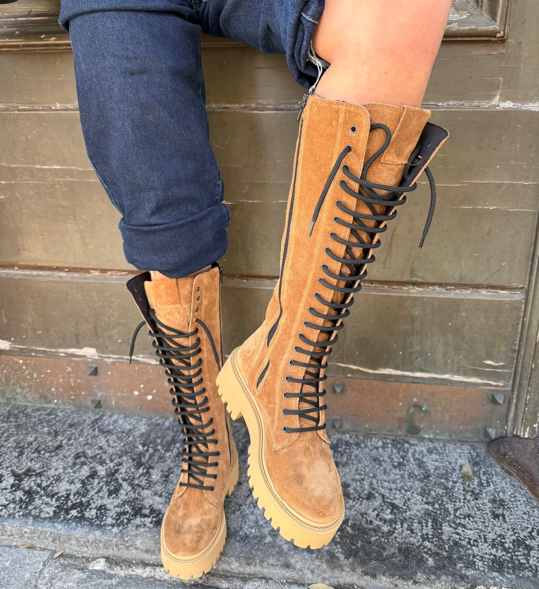 High amphibian boot with leather and suede laces - Selena
