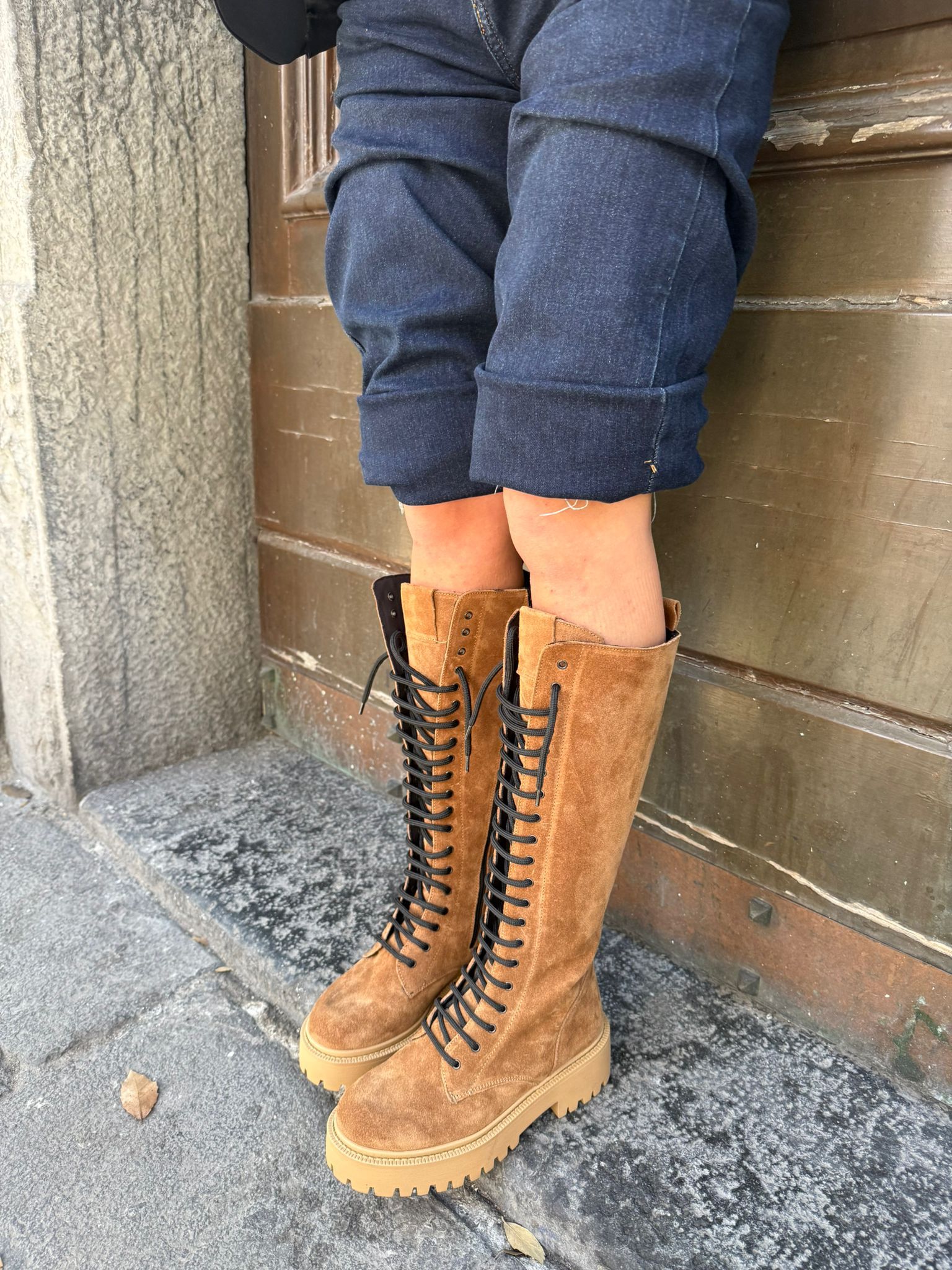 High amphibian boot with leather and suede laces - Selena