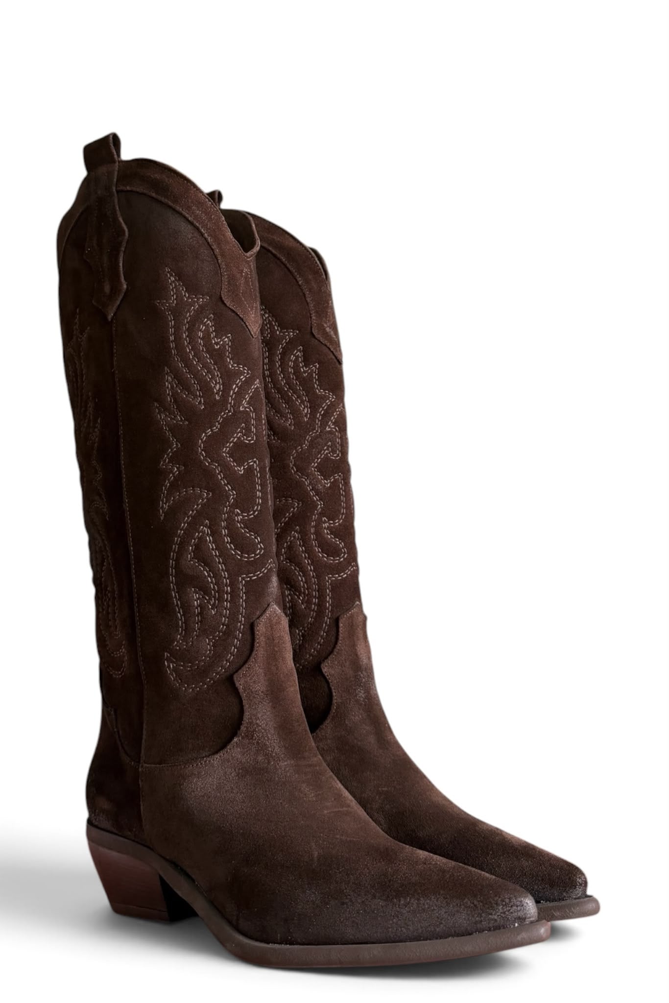 Tall Texan in suede - Sahara