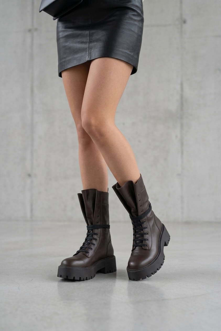Amphibious boot with mole suede pocket - Maya