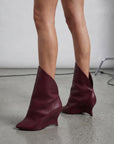 Stivaletto con taglio asimmetrico in pelle bordeaux - Dea